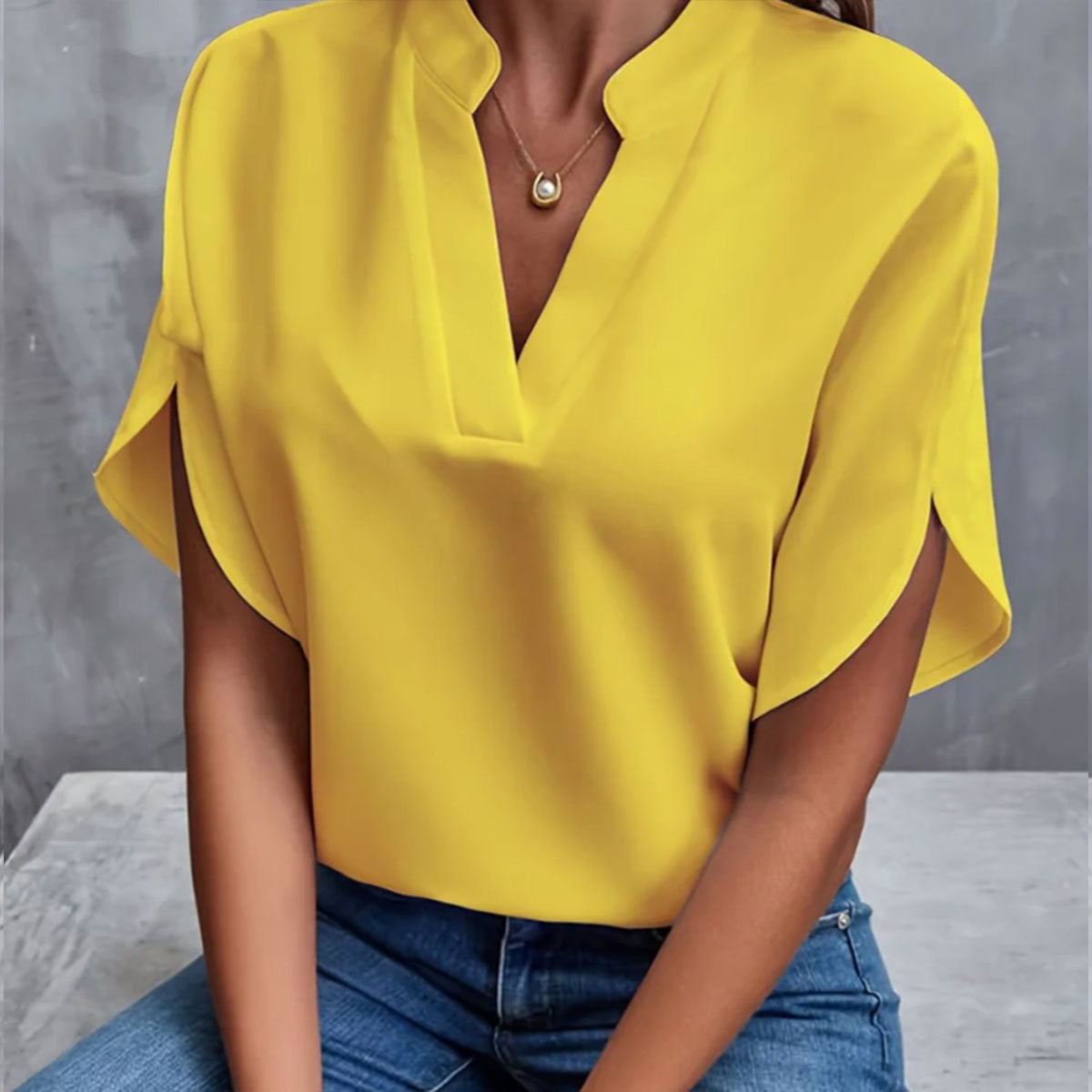 Blouse d’Été à Col V – Élégance Décontractée pour Femme